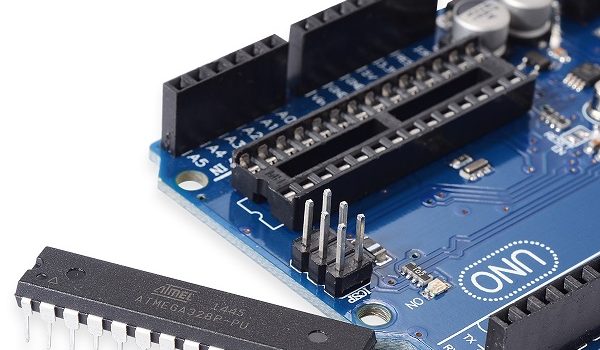 Cambiando el chip del Arduino UNO Detalle del chip