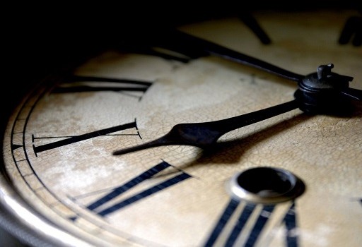 Un reloj que se pone en hora solo Reloj manual