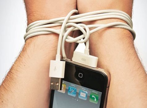 ¿Adicción a los móviles? atado con cable