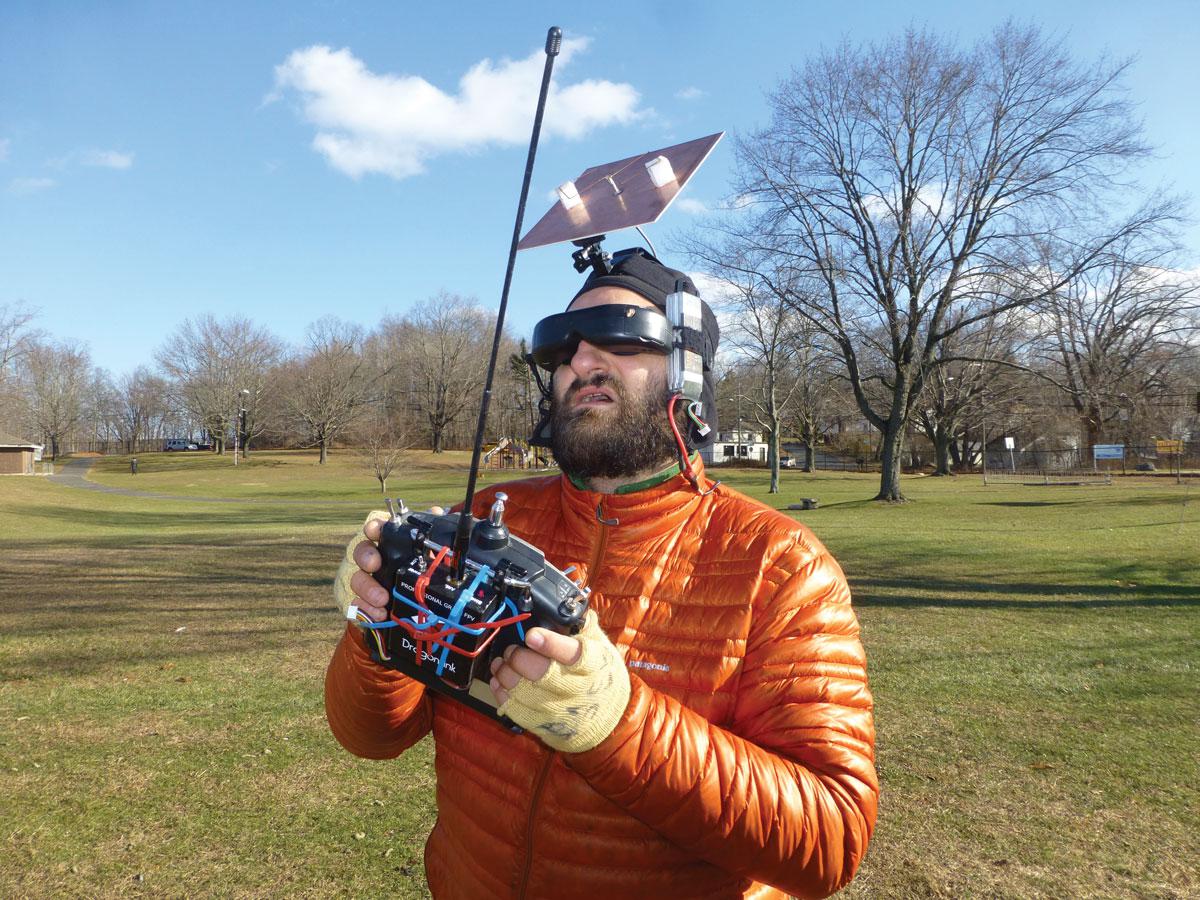 Antena direccional para pilotar un dron en FPV